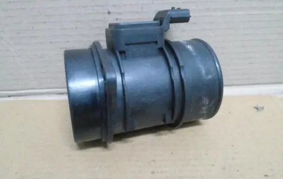 Renault Clio III Mass air flow meter 8200299956