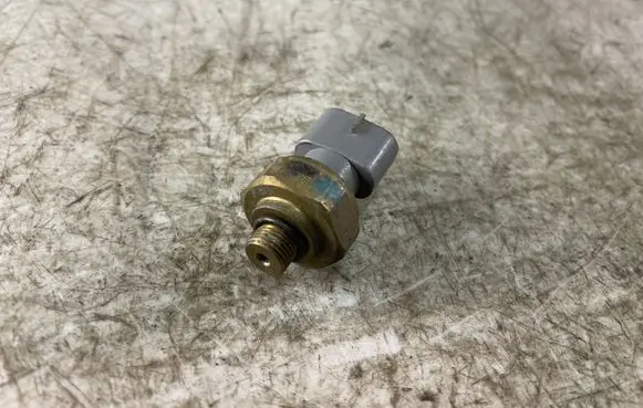 Mitsubishi Grandis Oil pressure sensor 