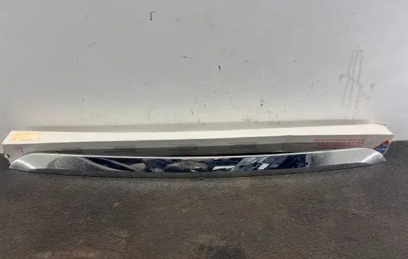 Seat Toledo II (1M) Tailgate trim 5P5071350