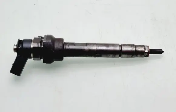 BMW 3 F30 F35 F31 Fuel injector 7798446