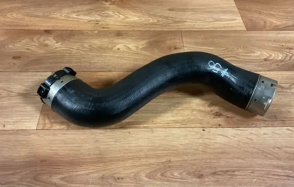 Mercedes-Benz E W212 Engine coolant pipe/hose