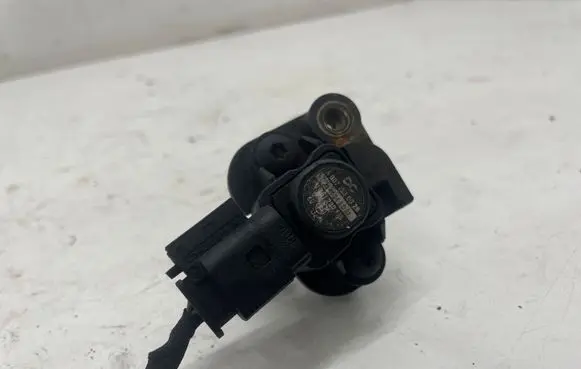 Mercedes-Benz E C207 W207 Air pressure sensor A0071530028