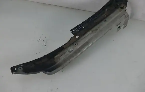Audi Q7 4L Fender mounting bracket 4L0805176A
