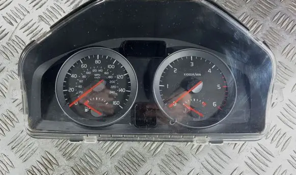 Volvo C30 Speedometer (instrument cluster) 31296234