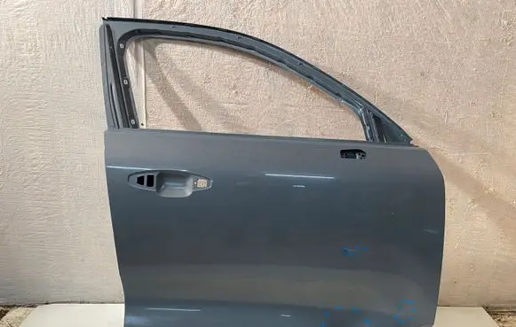 Volvo XC40 Front door