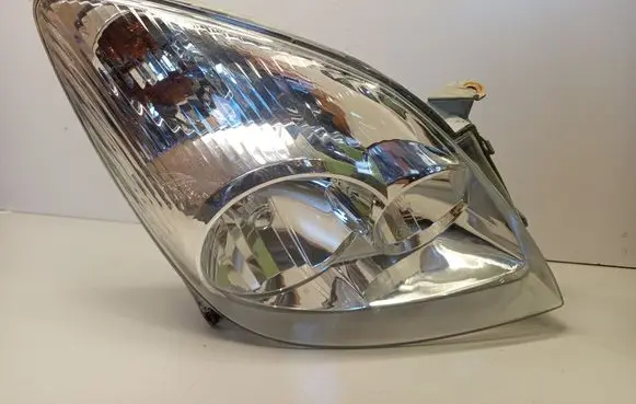 Toyota Corolla Verso E121 Headlight/headlamp 0821211F9R
