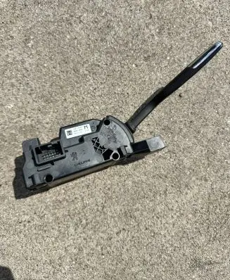 Citroen C4 I Picasso Gear shifter/selector 96811352XT