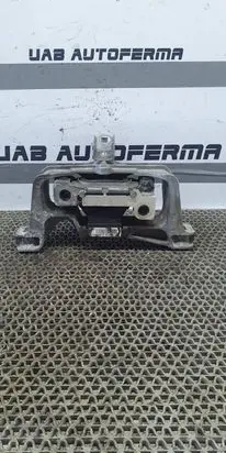 Mercedes-Benz CLA C117 X117 W117 Engine mount bracket A2462402517