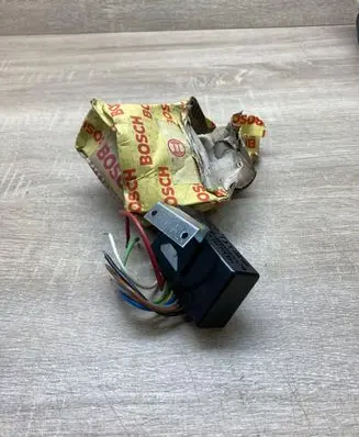 Mercedes-Benz 250 280 C CE W114 Window wiper relay 0335320005000