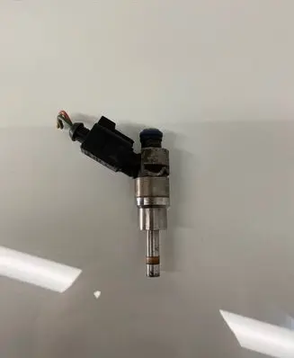 Audi A6 S6 C6 4F Fuel injector 06D133036D