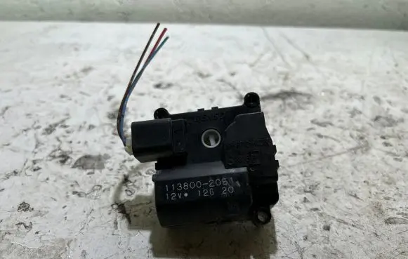 Toyota Corolla Verso AR10 Air flap motor/actuator 1138002051 2W12G20