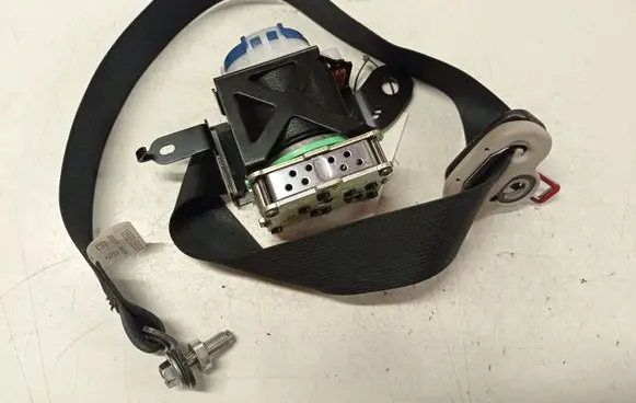 Mazda 6 Front seatbelt 1052233 1071042