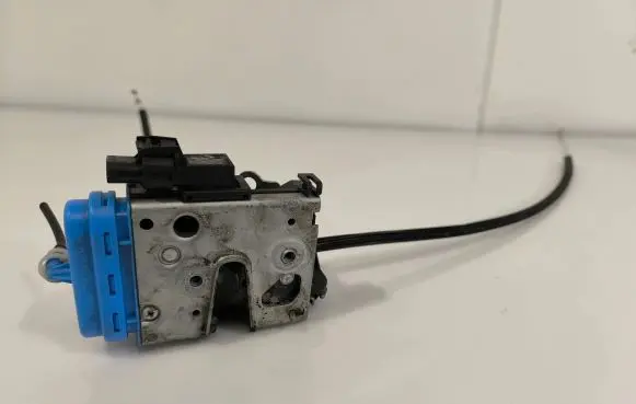 Audi A8 S8 D2 4D Rear door lock 4D0839016A