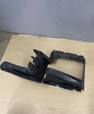 Audi Q7 4L Intercooler air channel guide 4L0117335