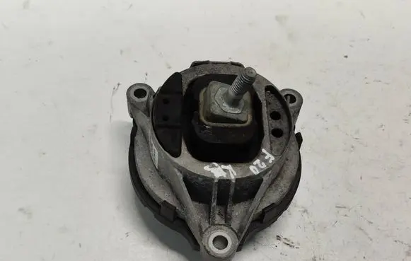Engine mount bracket