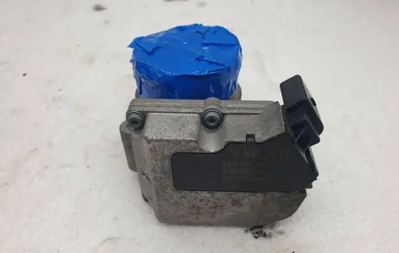 Audi A4 S4 B8 8K Throttle valve 4E0145950F