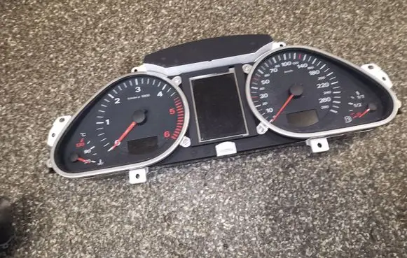 Audi A6 S6 C6 4F Speedometer (instrument cluster) 4F0920931F