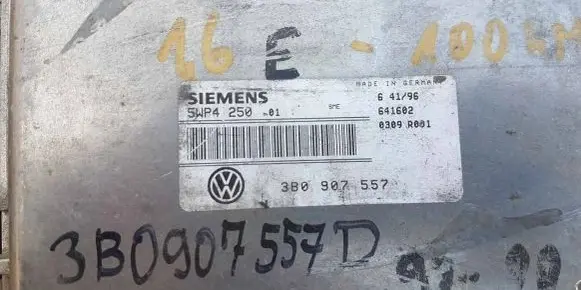 Volkswagen PASSAT B5 Engine control unit/module 3B0907557D 5WP425001