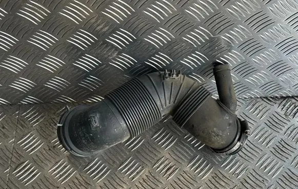 Volkswagen Scirocco Air intake hose/pipe 3C0129654 B446197
