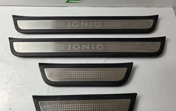 Hyundai Ioniq sill trim set (inner) 85877G2500