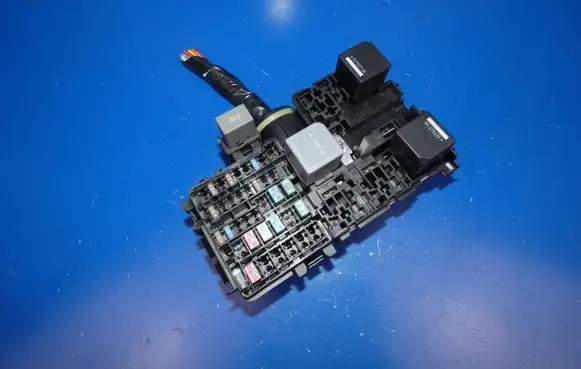 Volvo XC60 Fuse module 31384034 0390164 K067R
