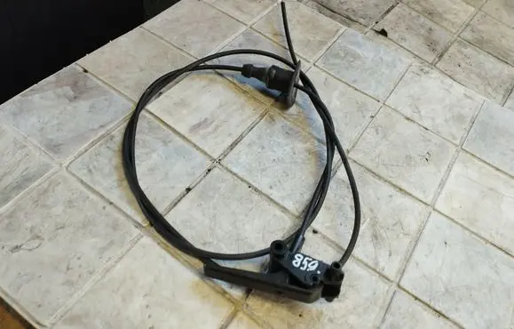 Peugeot 206 Engine bonnet (hood) release handle