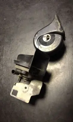 BMW 5 E60 E61 Horn signal 6935709