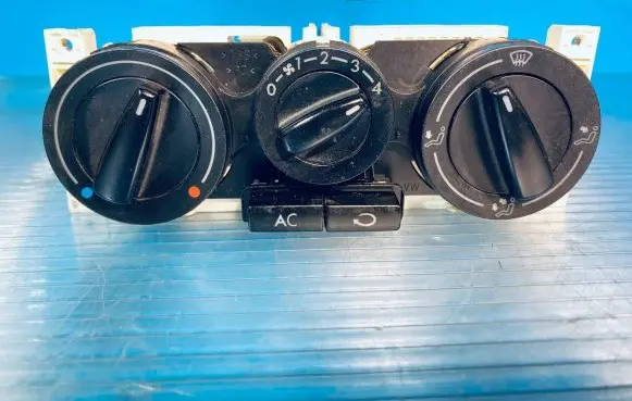 Volkswagen Golf IV Climate control unit