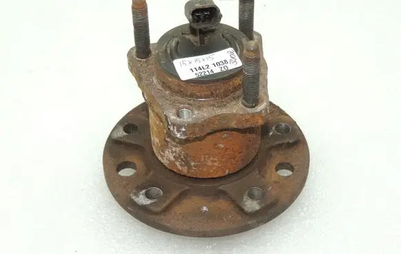 Opel Meriva B Rear wheel hub 93178626