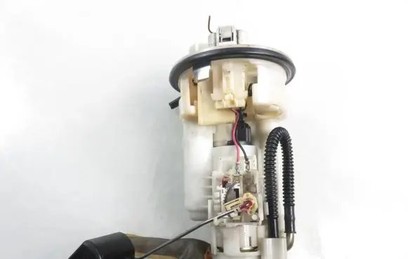 Toyota Corolla Verso E121 In-tank fuel pump 1019617610 7702012481