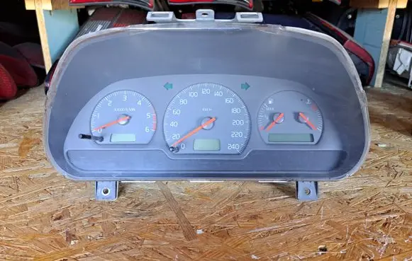Volvo S40, V40 Speedometer (instrument cluster) 30889706 30889706D 01W07D5