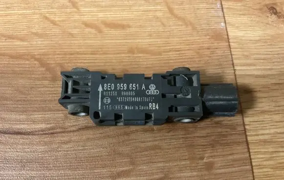 Audi A4 S4 B7 8E 8H Airbag deployment crash/impact sensor 8E0959651A