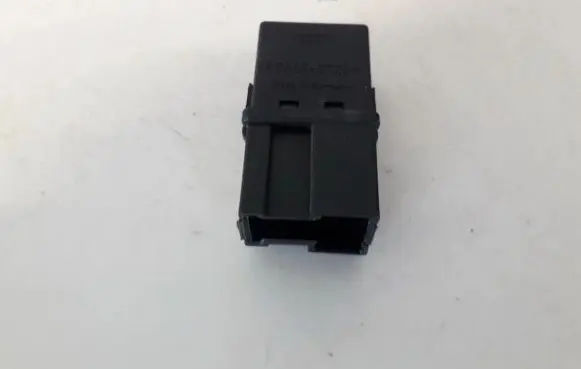Mitsubishi Carisma Other relay MB953382 V23074
