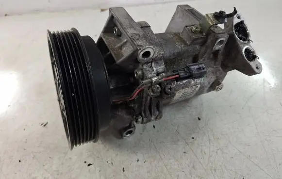 Nissan Juke I F15 Air conditioning (A/C) compressor (pump) 926003VD0A M216A280871