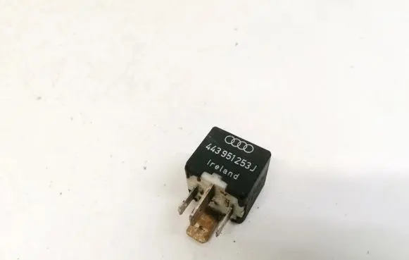 Volkswagen PASSAT B5 Other relay 443951253J 899511000