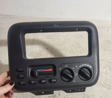 Chrysler Voyager Climate control unit P04677935AB 935AB 2999