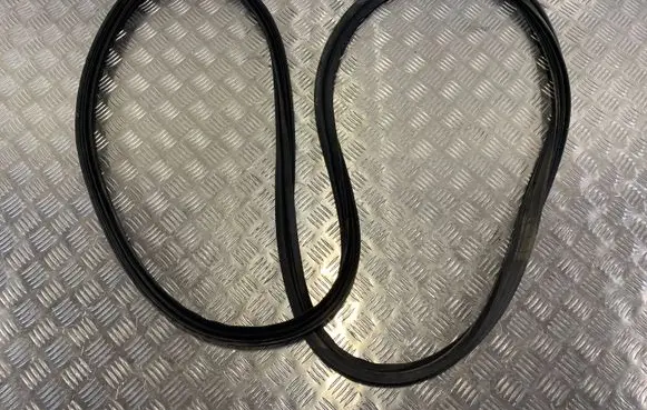 KIA Sorento Trunk rubber seal (body) 