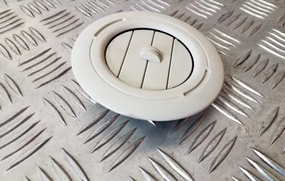 Chrysler Grand Voyager V Air vent grill in roof 
