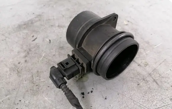 Volkswagen Tiguan Mass air flow meter 0281002735 03G906461C