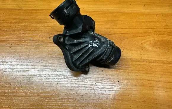 Thermostat/thermostat housing