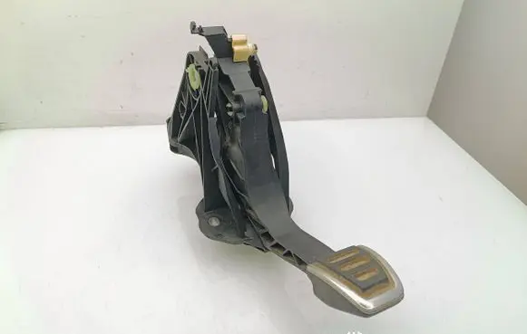Volkswagen Golf VII Clutch pedal 5Q1721059FN 18022016 AG0EVWA31