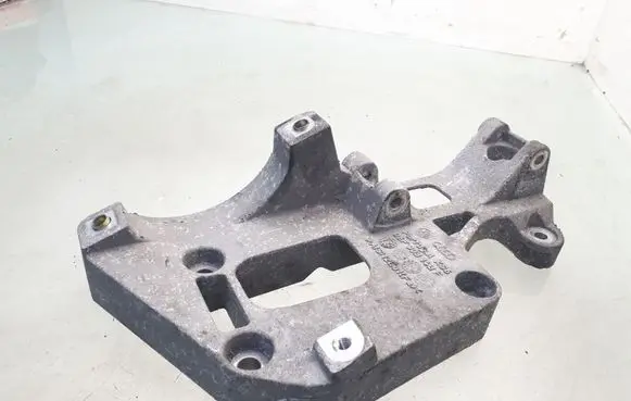 Volkswagen Golf V Generator/alternator bracket 06F903143F