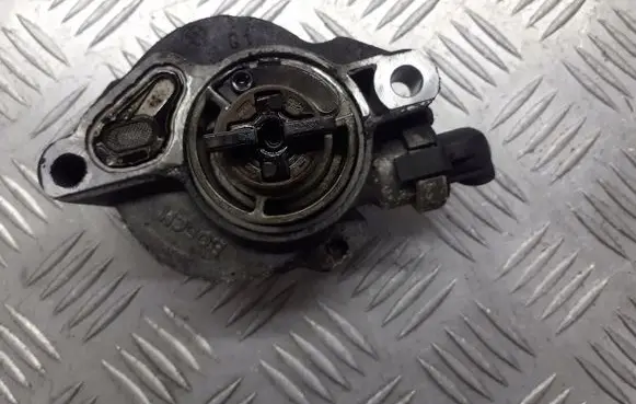 Ford Focus Vacuum pump D156-3C1