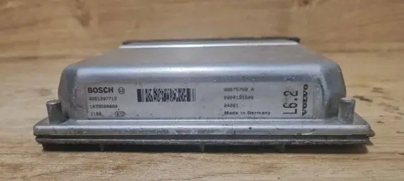 Volvo S60 Engine control unit/module 0261207712