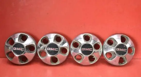 GMC Safari R17 wheel hub/cap/trim 15697614