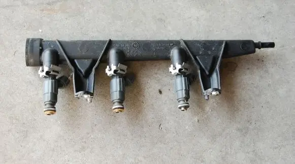 Peugeot 208 Fuel main line pipe