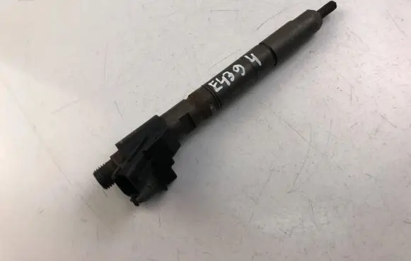 Volvo S60 Fuel injector 31272690