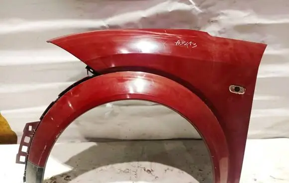 Audi A2 Fender Raudona