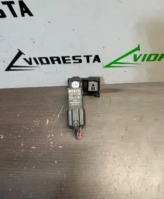 Skoda Superb B6 (3T) Glow plug pre-heat relay 0281003038 20141014