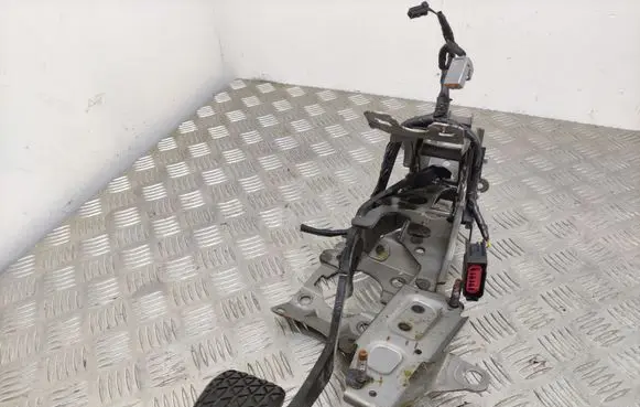 Ford Fiesta Brake pedal 8V512450AF